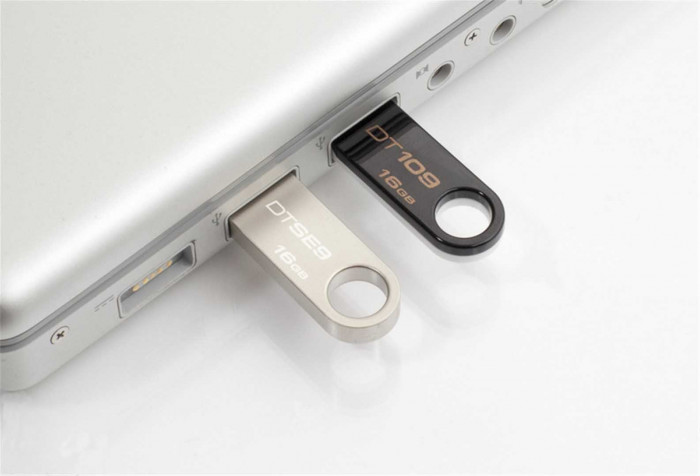 detail KINGSTON USB DATATRAVELER SE9 - 16GB - SILVER